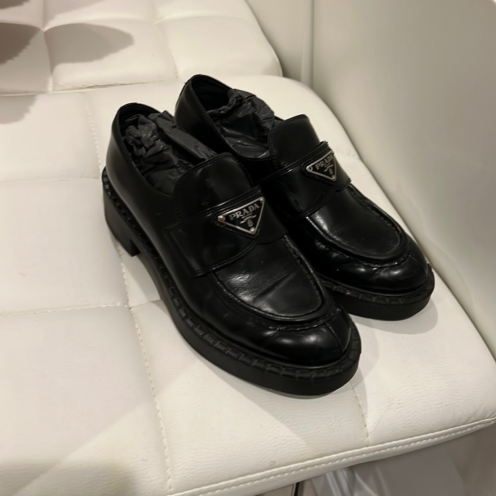 Prada 100% authentic black leather size 7